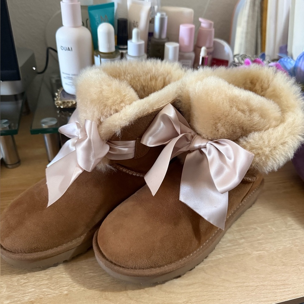 Ugg rare bow boots